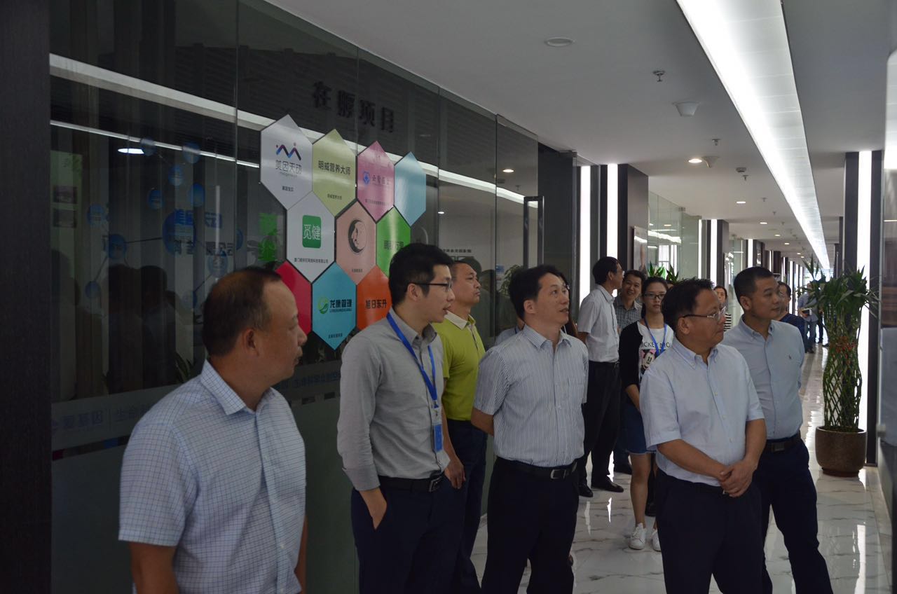 参观爱基因生命科学众创空间 参观爱基因生命科学众创空间